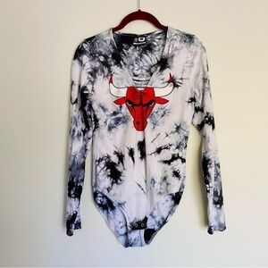 NBA Chicago Bulls Bodysuit M Tie Dye V Neck Black Gray Red Basketball Logo